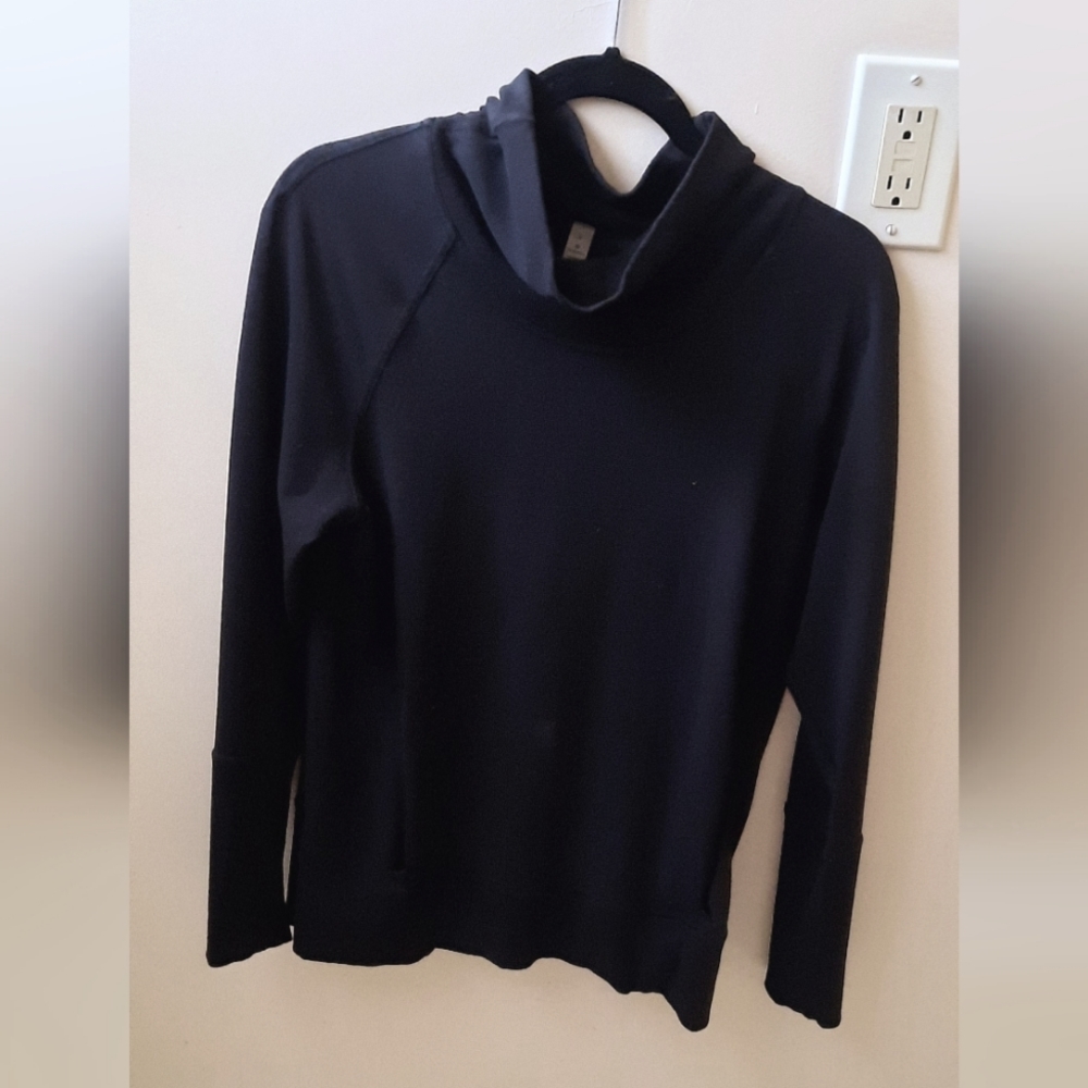 Lululemon turtleneck sweatshirt